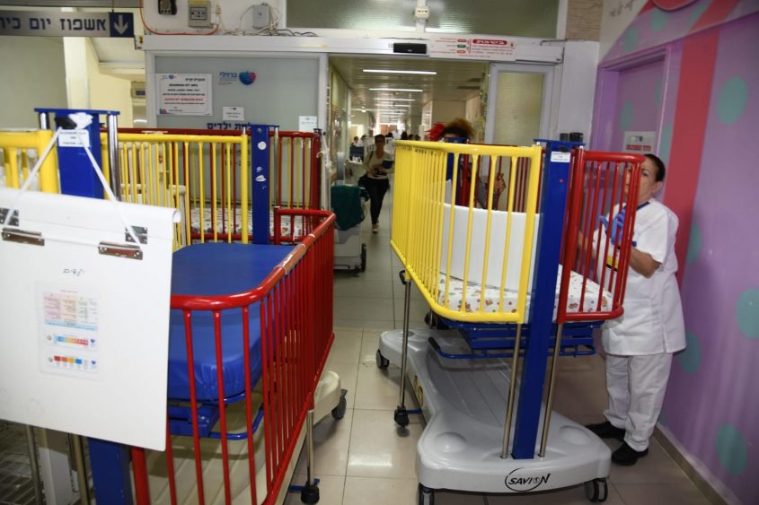 העברת מחלקת הילדים בבית החולים ברזילי. צילום: דוד אביעוז, דוברות ברזילי