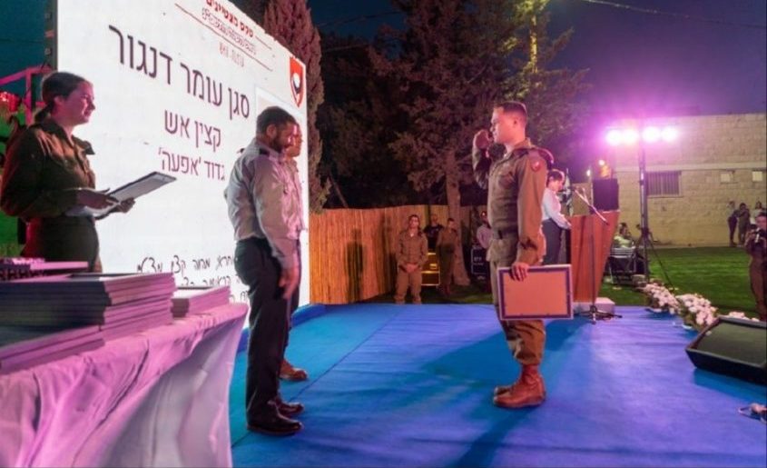 סגן עומר דנגור בטקס מצטיינים. צילום: דובר צה"ל