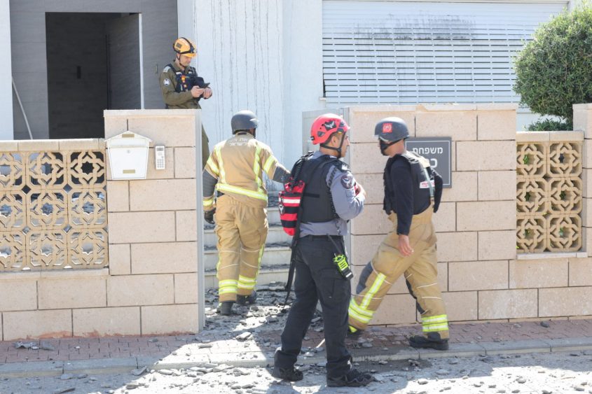 זירת הנפילה באשקלון. צילום: אלדד עובדיה דוברות כב"ה