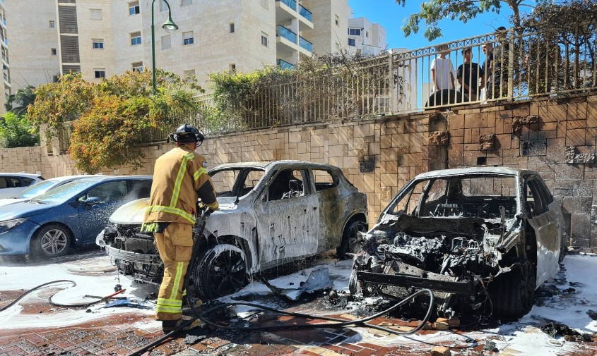 זירת הפגיעה באשקלון. צילום: דוברות כב"ה