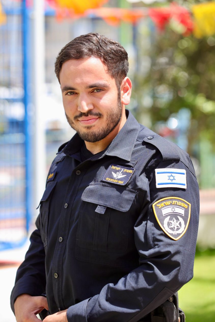 שוטר בתחנת אשקלון. צילום: אלדד עובדיה