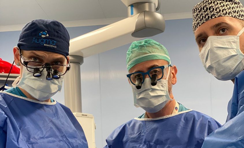 צוות המנתחים בניתוח הלסת החדשני. צילום: דוברות ביה"ח ברזילי