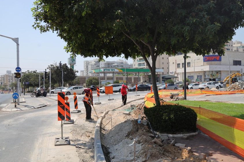 עבודות להקמת נתיב תחבורה חדש. צילום: אלדד עובדיה