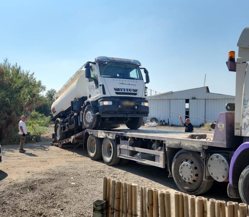 הפשיטה על המעבדה הפיראטית בבית שקמה. צילום: דוברות המשטרה