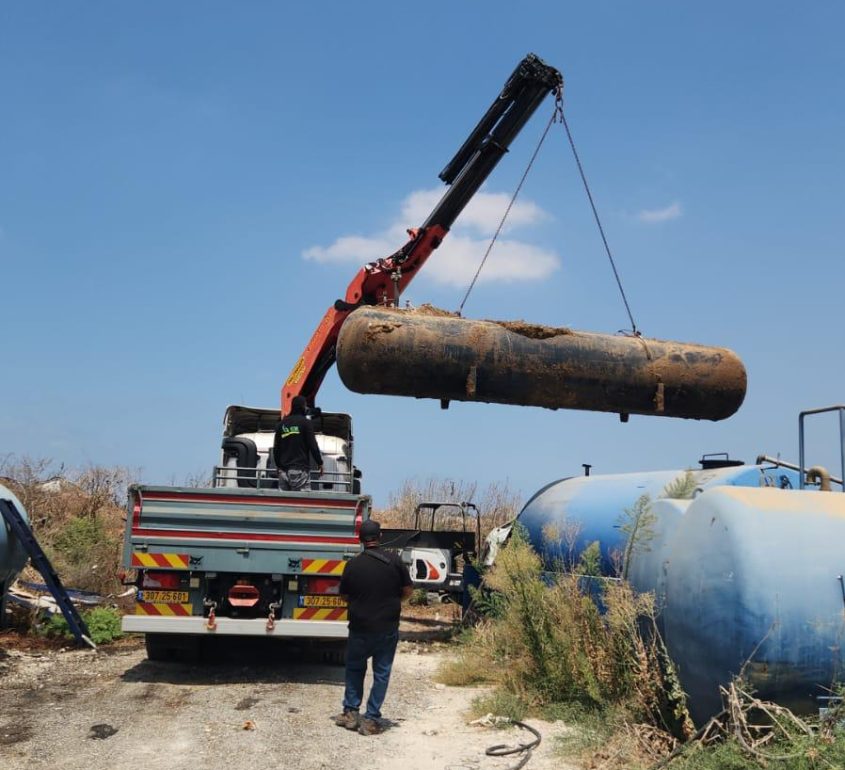 הפשיטה על המעבדה הפיראטית בבית שקמה. צילום: דוברות המשטרה