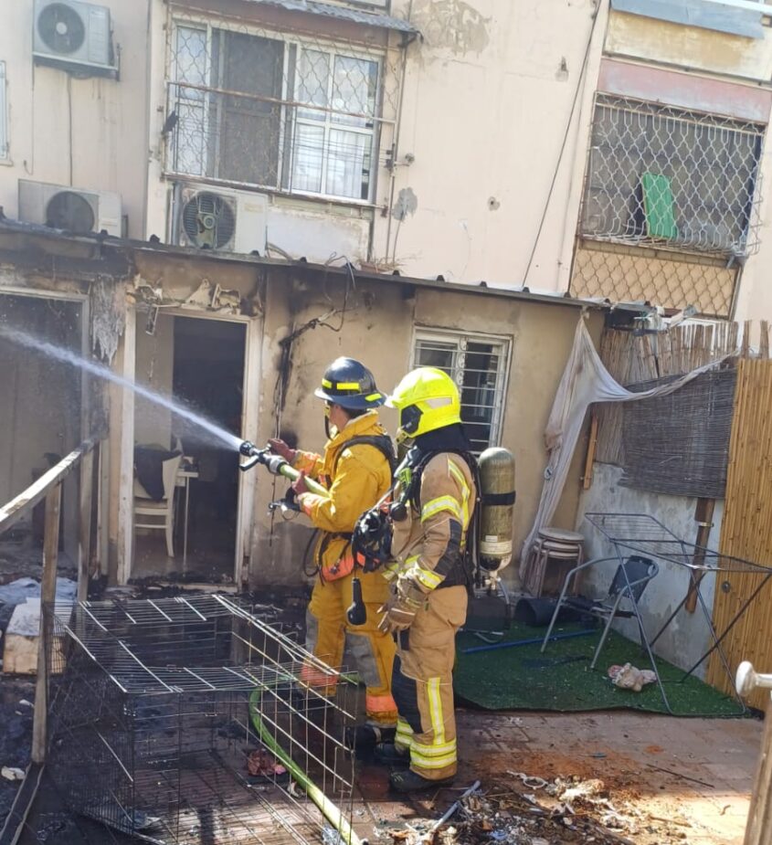 שריפה ברחוב מנדלי מוכר ספרים. צילום: אביחי אבילחק