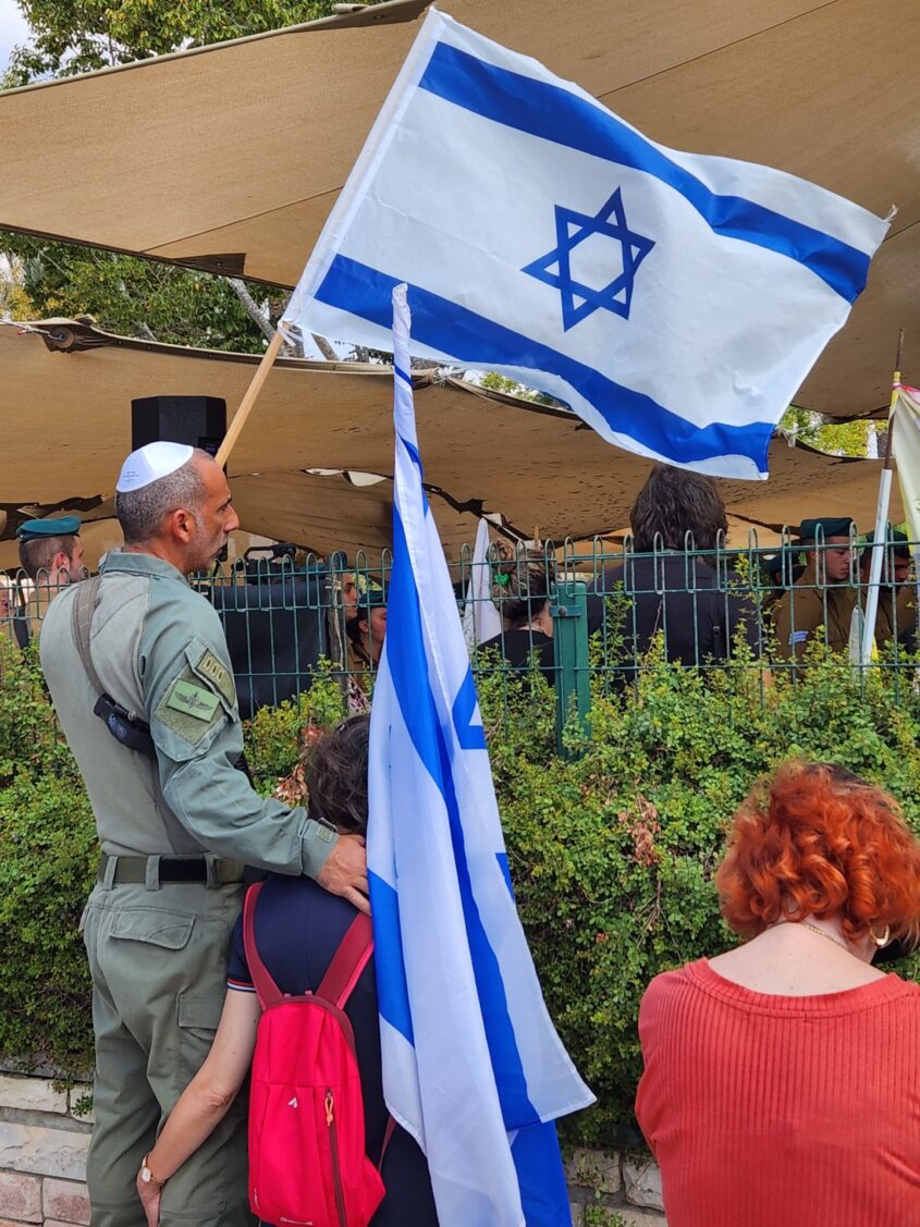 חולקים כבוד אחרון לדניאל ז"ל