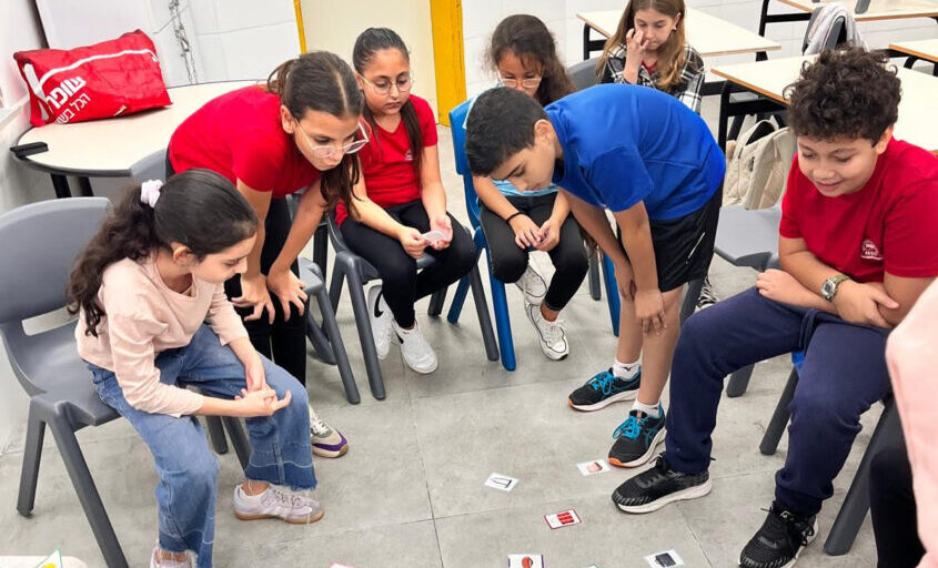 תלמידי פסגות במסגרת תכנית אמירים. צילום: קרין וייצמן, נייר סייר ושיראל לוי