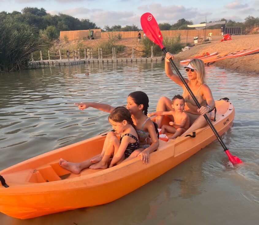 דר' אליסה סדון עם ילדיה. צילום: אלבום פרטי