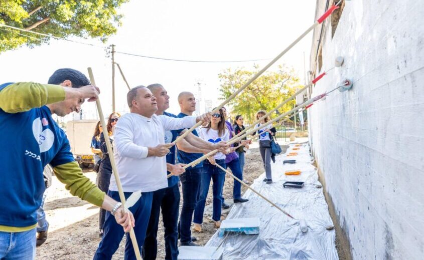 מבצע התנדבות חברת 'כלל'. צילום: ניסן בקיש, סיון מטודי דוברות עיריית אשקלון